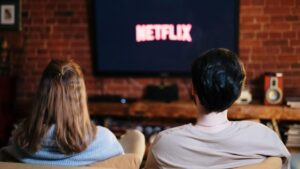 Netflix é notificada por Procon-SP após cobrar compartilhamento de senha do streaming