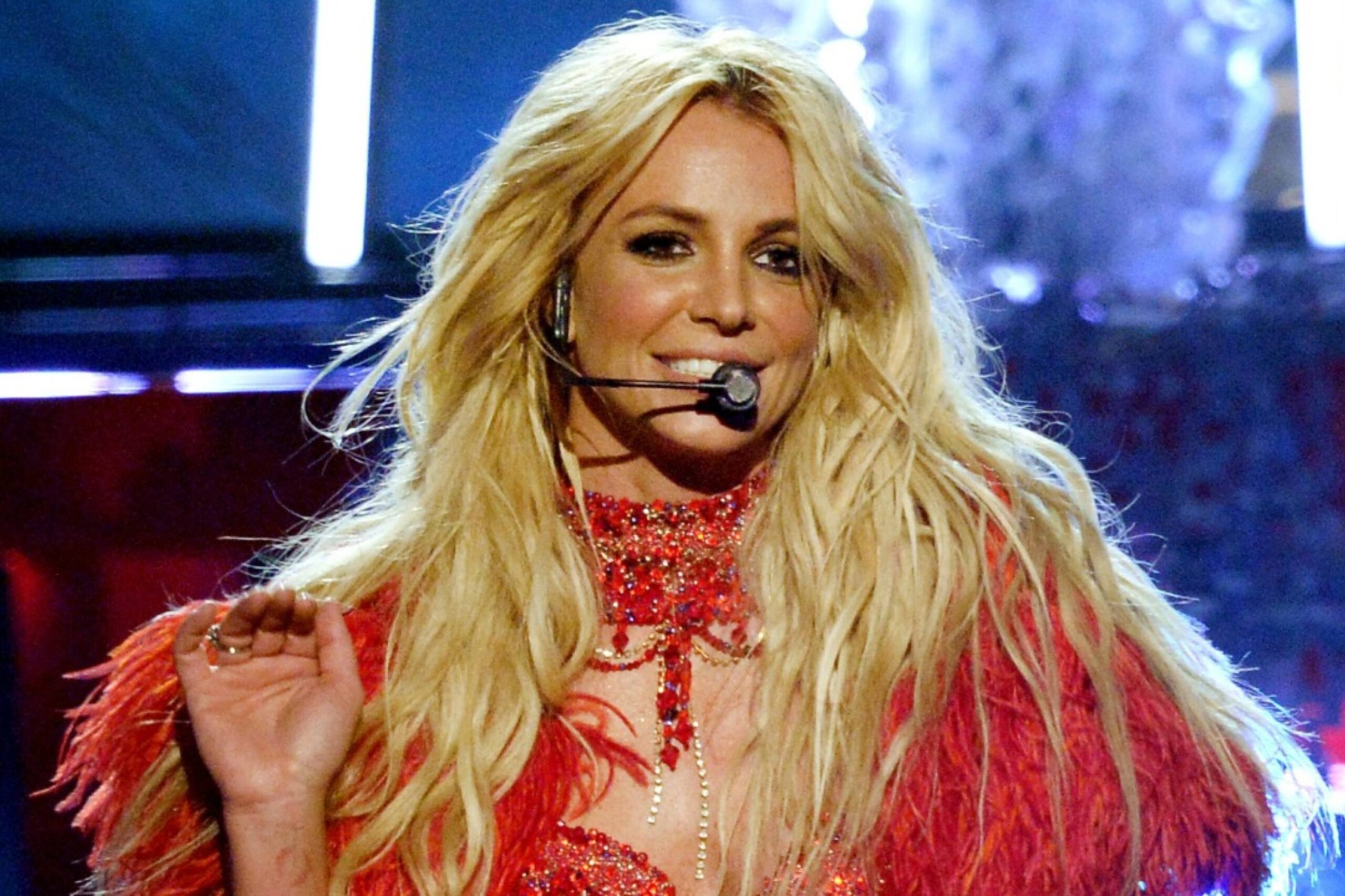 Britney Spears anuncia fim da carreira