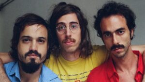 Conheça O Terno, trio brasileiro que se consolidou no cenário do indie brasileiro